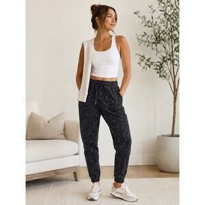Athleta Farallon Jogger Black Camo Drawstring Pants 0 Cotton Utility Joggers
